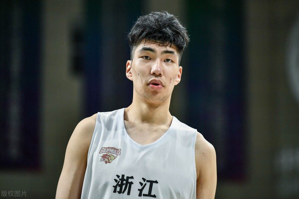 曼联对德容穷追猛打，与巴塞罗那达成了一项8500万欧元的协议。